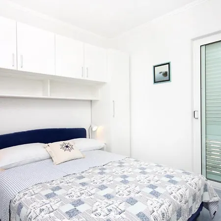 Gasthof And By The Sea - Porat, Makarska - 2733 Živogošće