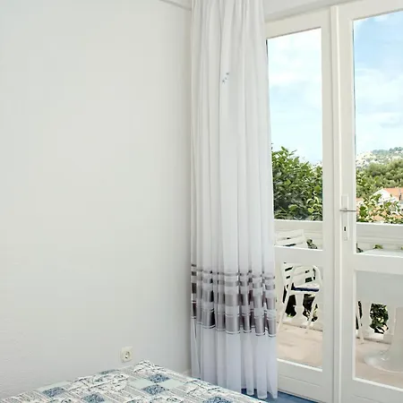 And By The Sea - Porat, Makarska - 2733 ゲストハウス 3*