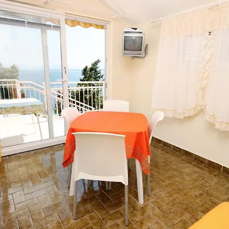 And By The Sea - Porat, Makarska - 2733 게스트하우스 3*