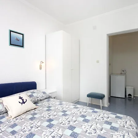 And By The Sea - Porat, Makarska - 2733 게스트하우스 3*